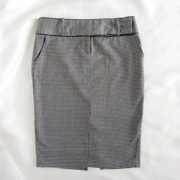 XOXO Dresses & Skirts - XOXO plaid pencil skirt office style S
